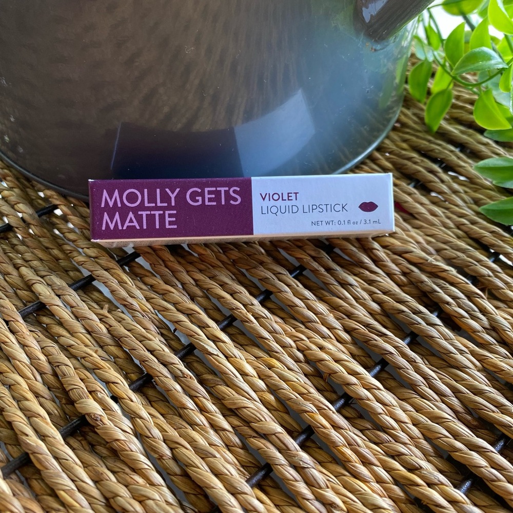 Violet Lip Stick